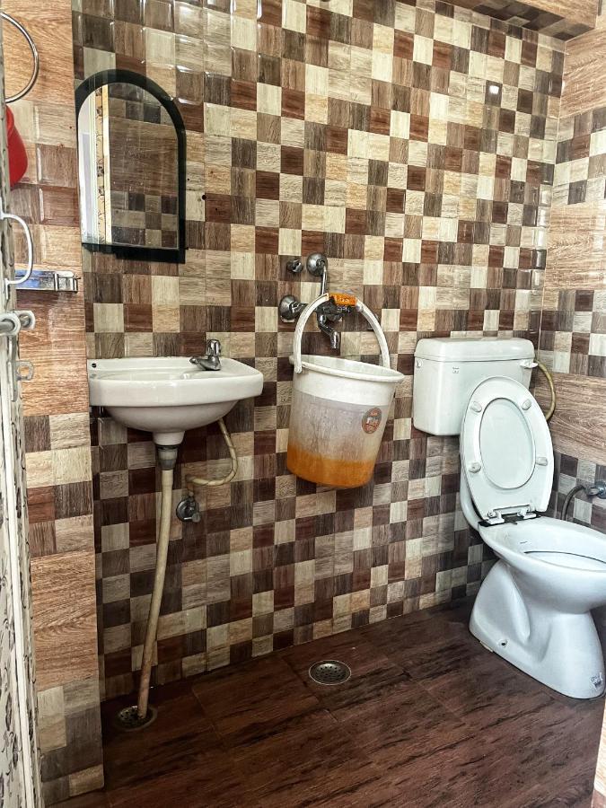 Shri Guest House Варанаси Экстерьер фото