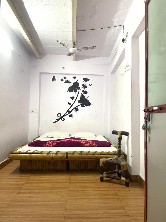 Shri Guest House Варанаси Экстерьер фото