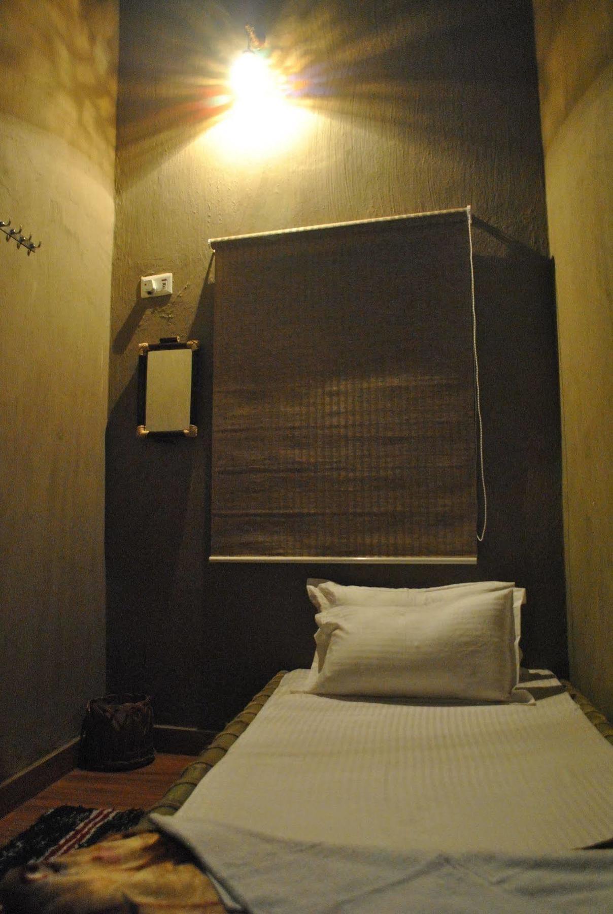 Shri Guest House Варанаси Экстерьер фото