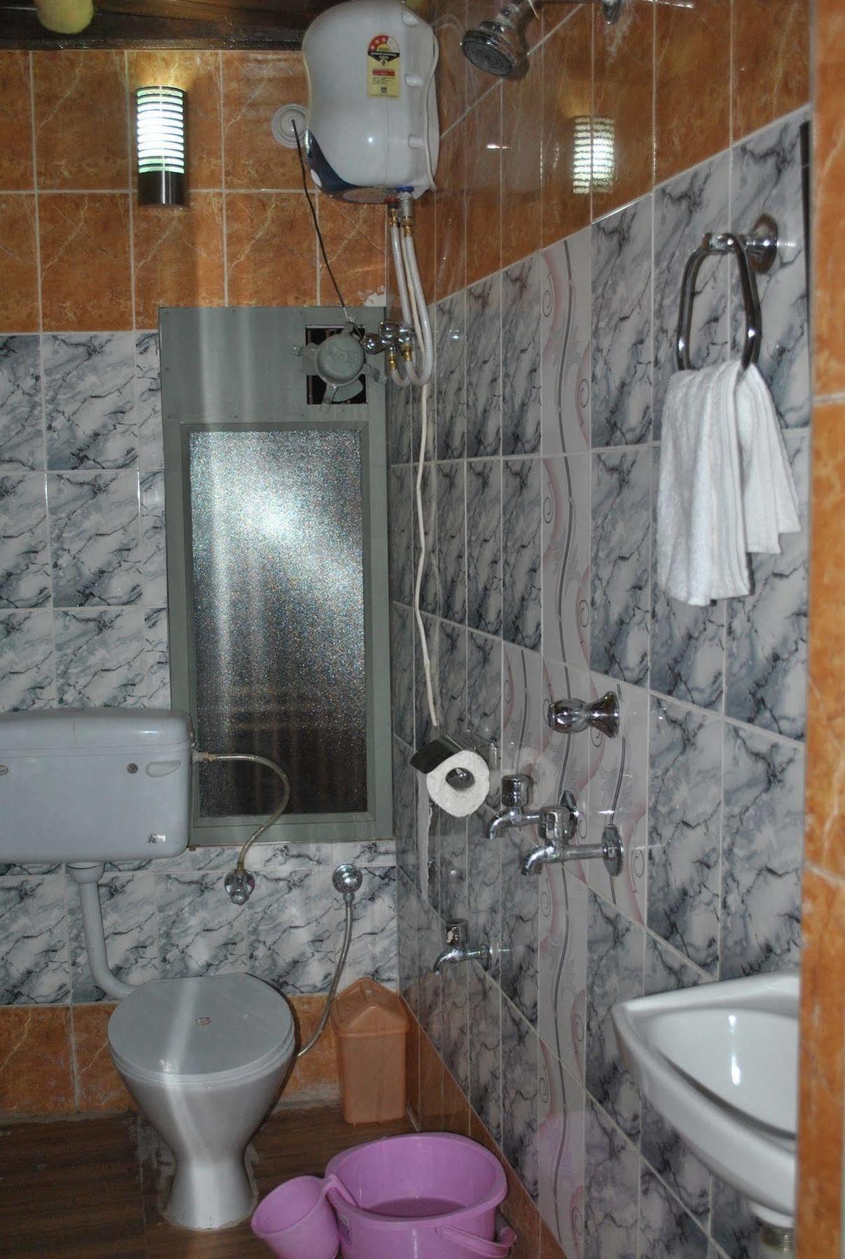 Shri Guest House Варанаси Экстерьер фото