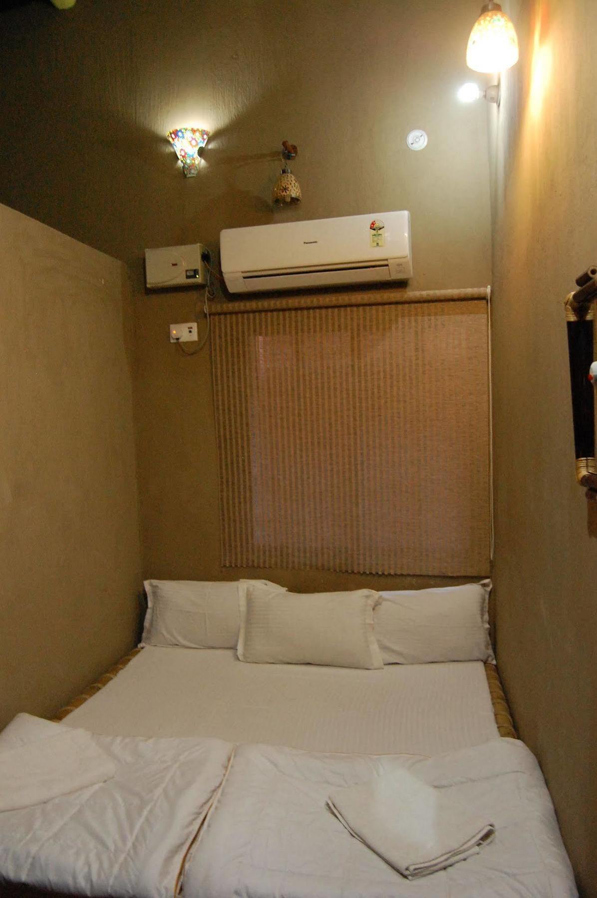 Shri Guest House Варанаси Экстерьер фото